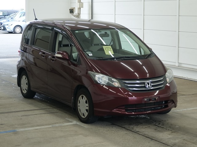 HONDA FREED — фото