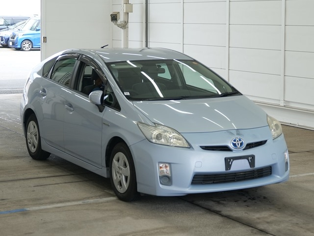 TOYOTA PRIUS — фото