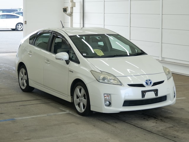 TOYOTA PRIUS — фото
