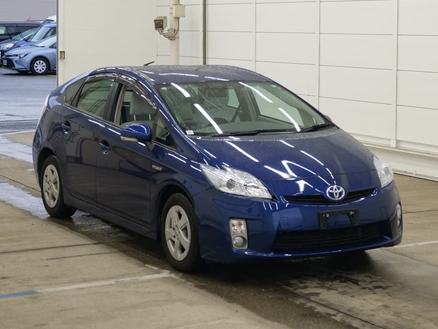 TOYOTA PRIUS — фото