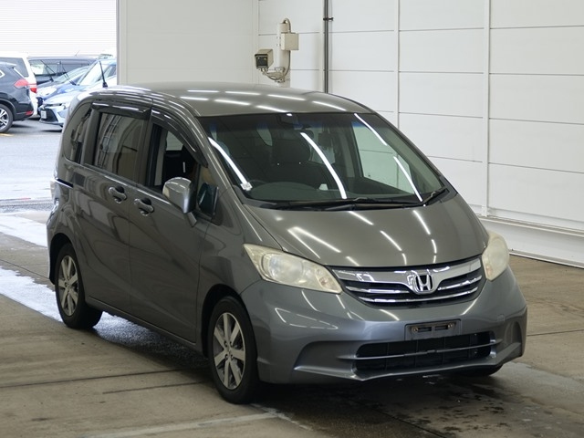 HONDA FREED — фото
