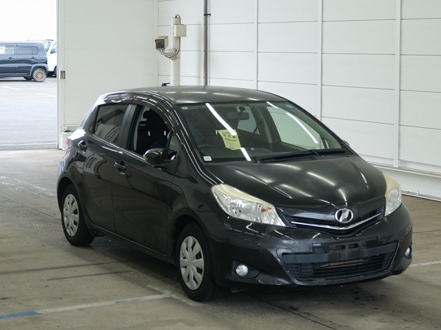 TOYOTA VITZ — фото