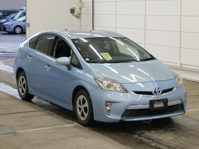 TOYOTA PRIUS — фото