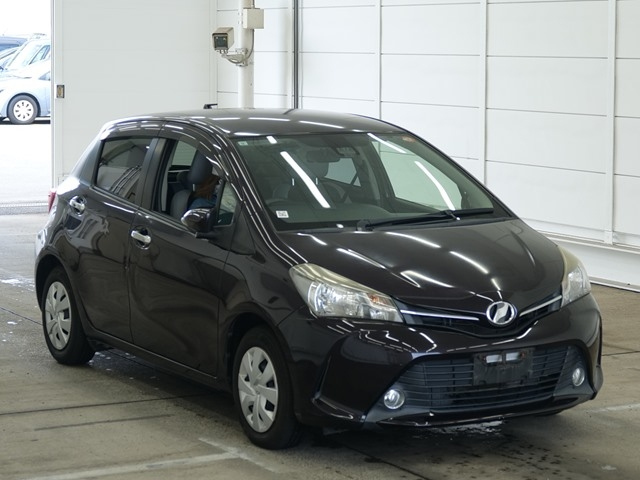 TOYOTA VITZ — фото