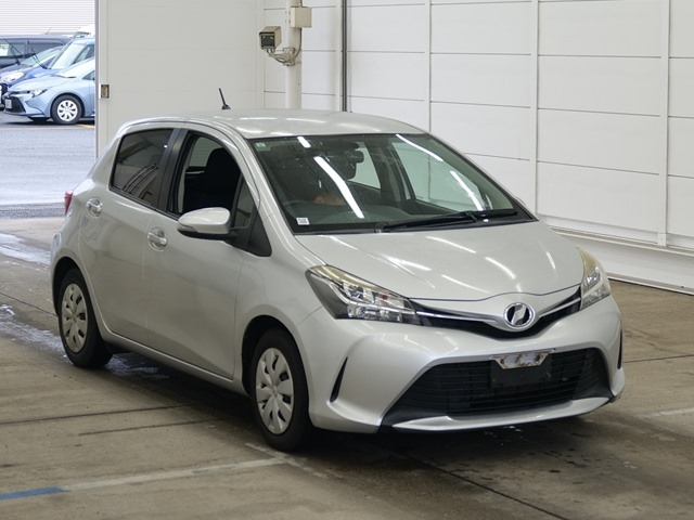TOYOTA VITZ — фото
