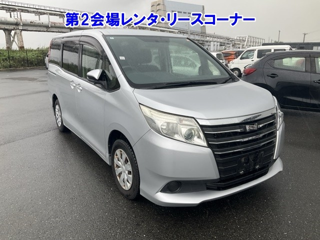 TOYOTA NOAH — фото