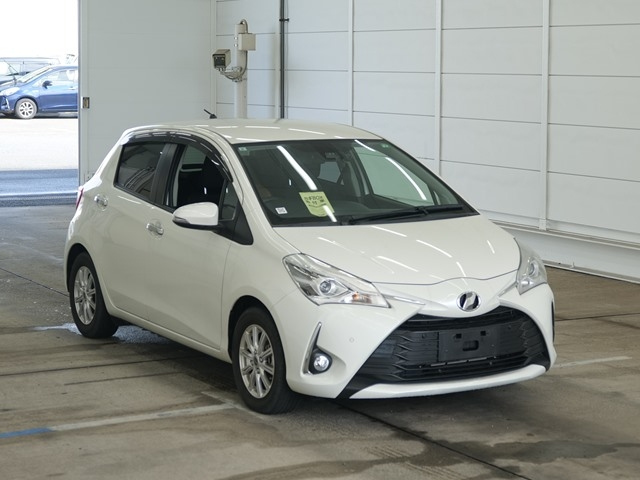 TOYOTA VITZ — фото