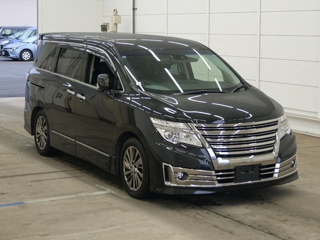 NISSAN ELGRAND — фото