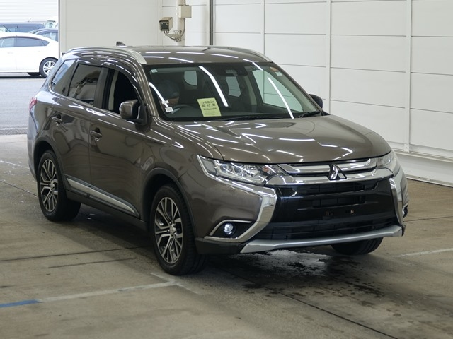 MITSUBISHI OUTLANDER — фото