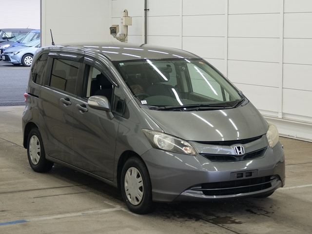 HONDA FREED — фото