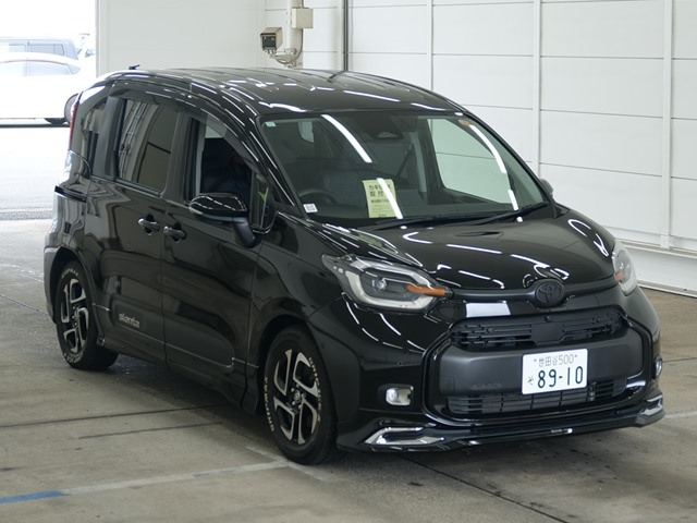 TOYOTA SIENTA — фото