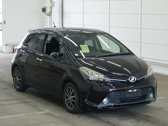 TOYOTA VITZ — фото