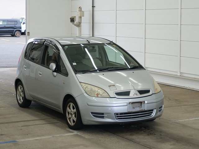 MITSUBISHI COLT — фото