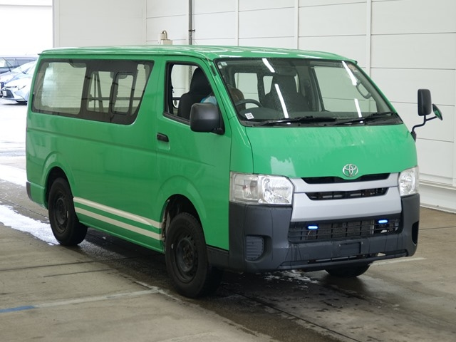 TOYOTA HIACE — фото