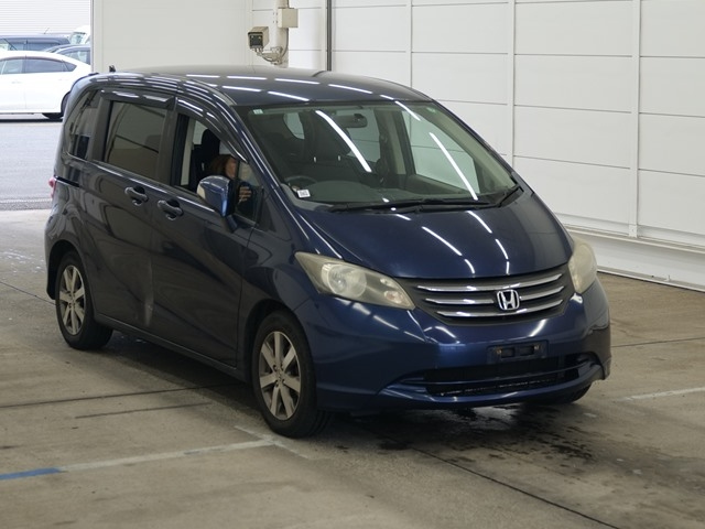HONDA FREED — фото