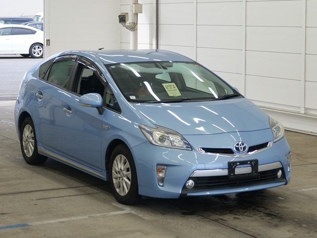TOYOTA PRIUS — фото