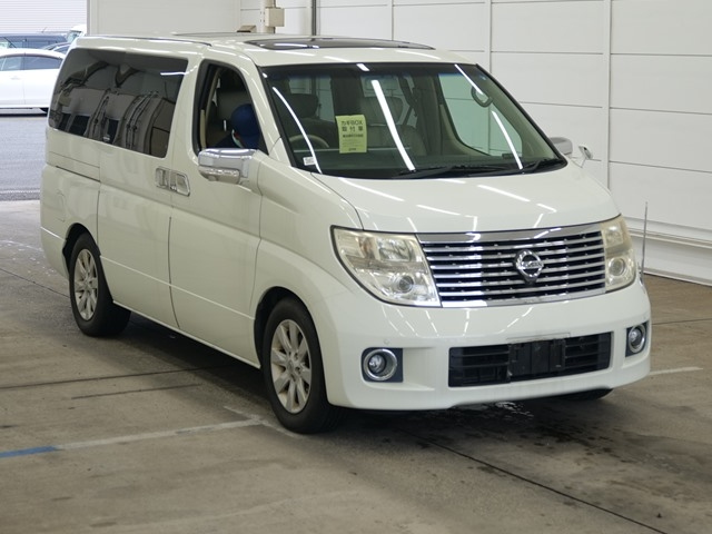 NISSAN ELGRAND — фото