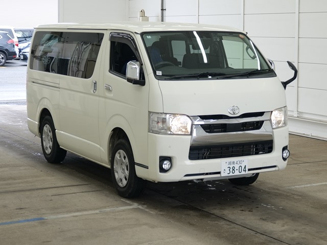 TOYOTA HIACE — фото