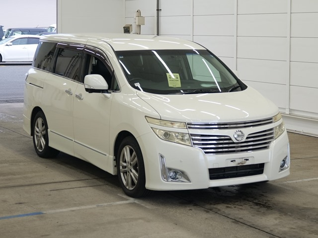 NISSAN ELGRAND — фото