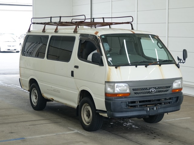 TOYOTA HIACE — фото
