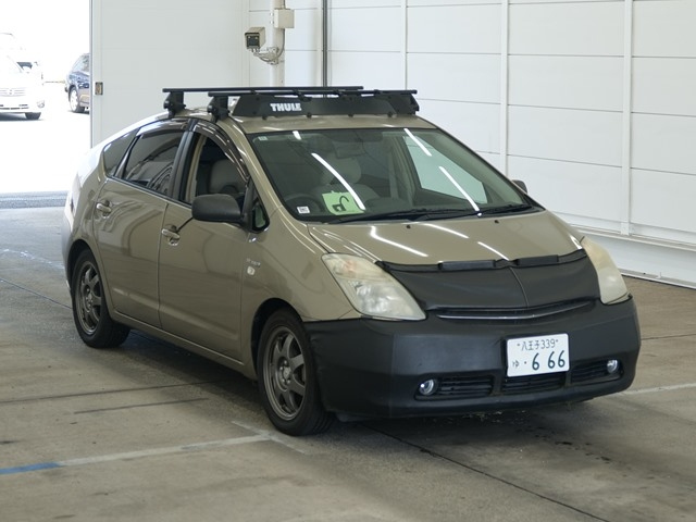 TOYOTA PRIUS — фото