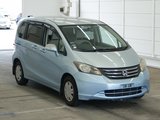 HONDA FREED — фото