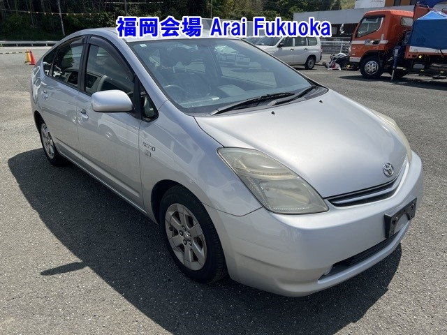 TOYOTA PRIUS — фото