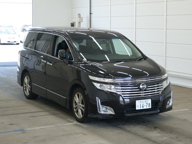 NISSAN ELGRAND — фото