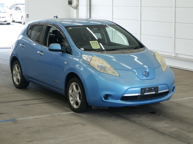 NISSAN LEAF — фото