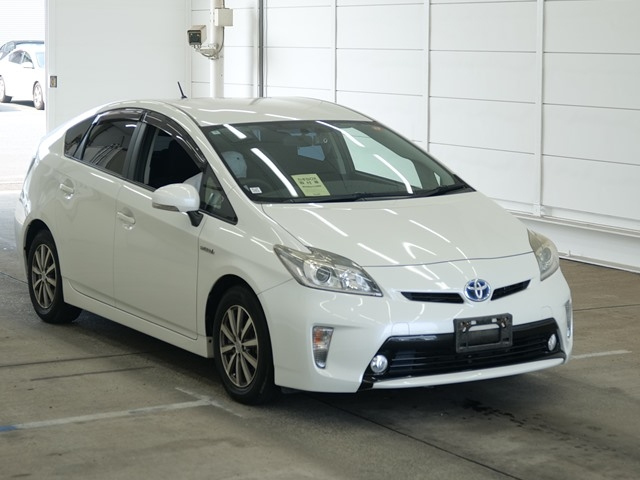 TOYOTA PRIUS — фото