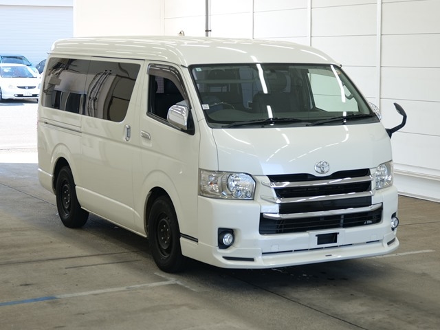 TOYOTA HIACE — фото