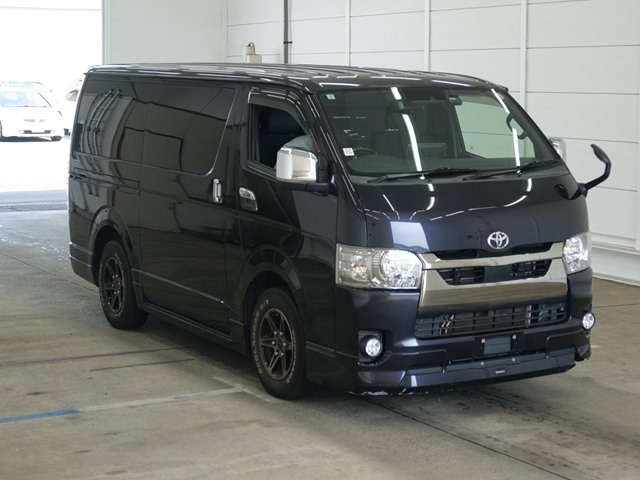TOYOTA HIACE — фото