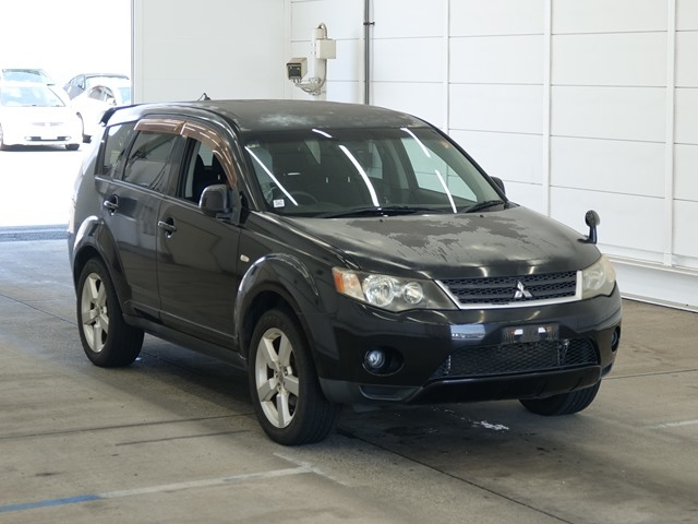 MITSUBISHI OUTLANDER — фото