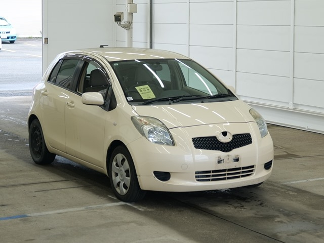 TOYOTA VITZ — фото