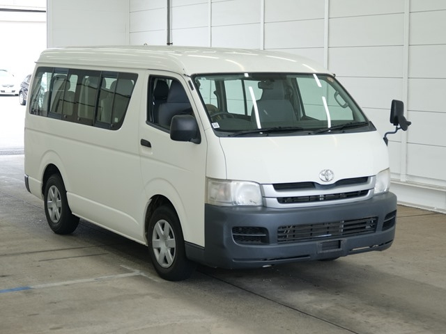 TOYOTA HIACE — фото