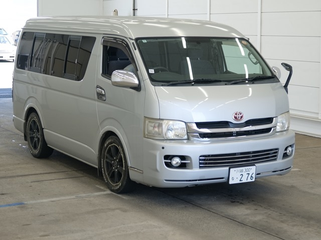 TOYOTA HIACE — фото
