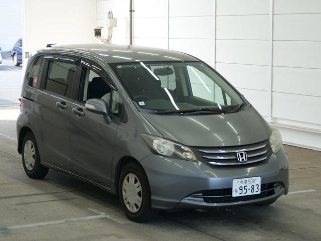 HONDA FREED — фото