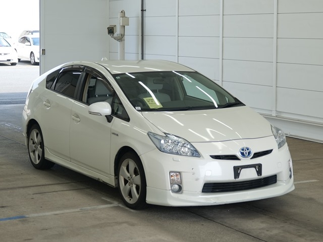 TOYOTA PRIUS — фото