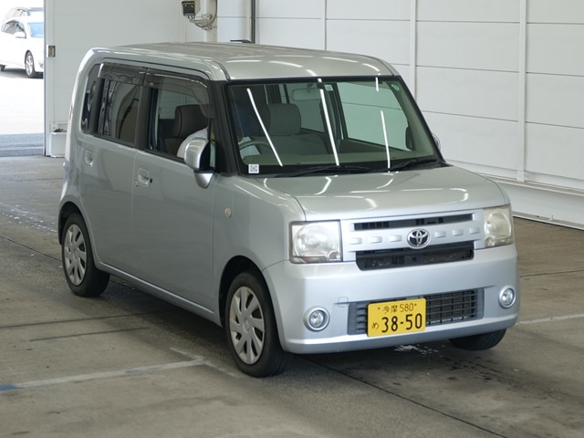 TOYOTA PIXIS — фото
