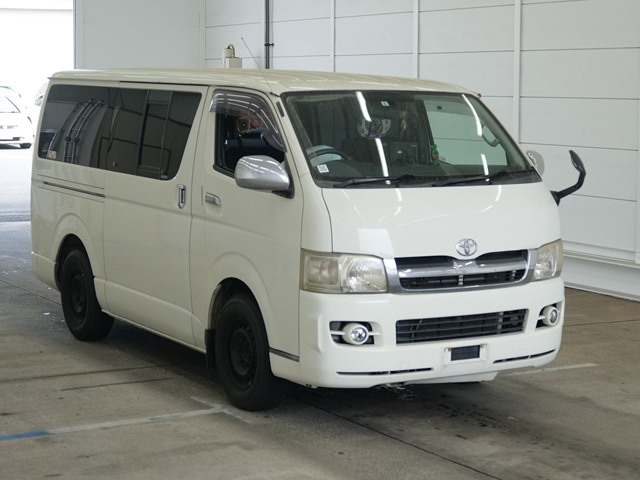 TOYOTA HIACE — фото