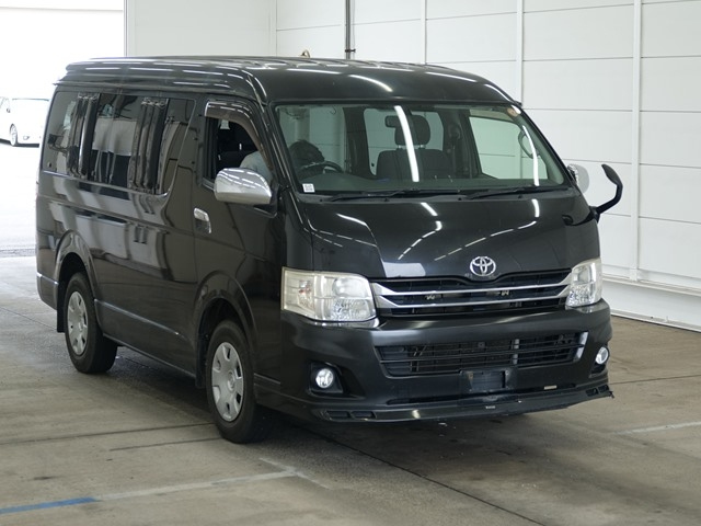 TOYOTA HIACE — фото
