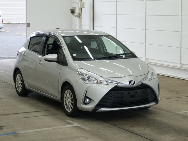 TOYOTA VITZ — фото