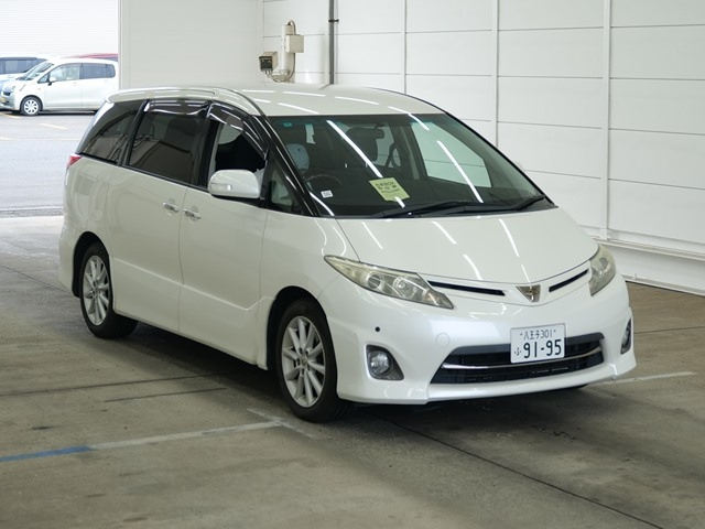 TOYOTA ESTIMA — фото