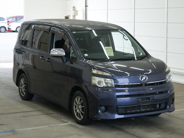 TOYOTA NOAH — фото