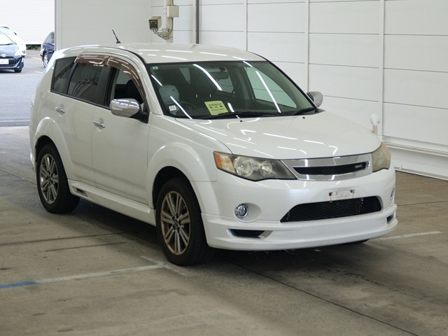 MITSUBISHI OUTLANDER — фото