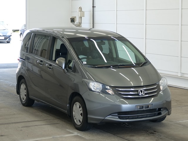 HONDA FREED — фото