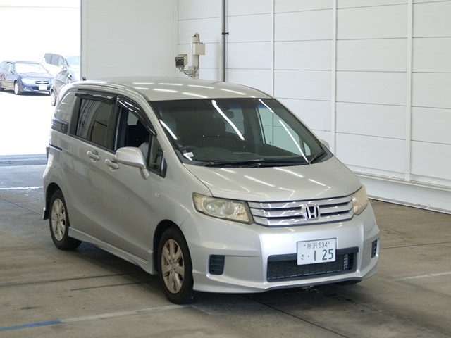 HONDA FREED — фото