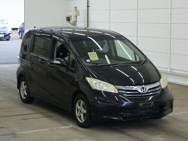 HONDA FREED — фото