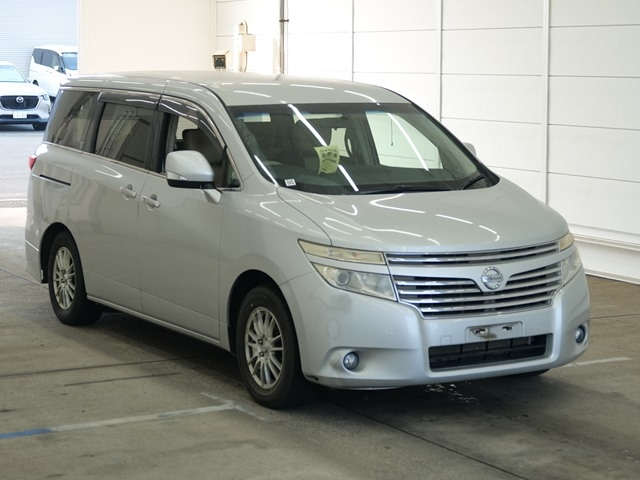 NISSAN ELGRAND — фото