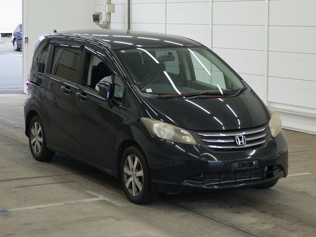 HONDA FREED — фото